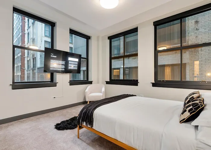 Experience Downtown At Millennium - Luxury In The Loop Apartment