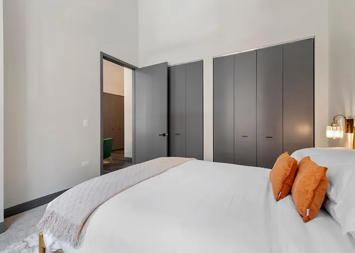 Experience Downtown At Millennium - Luxury In The Loop *